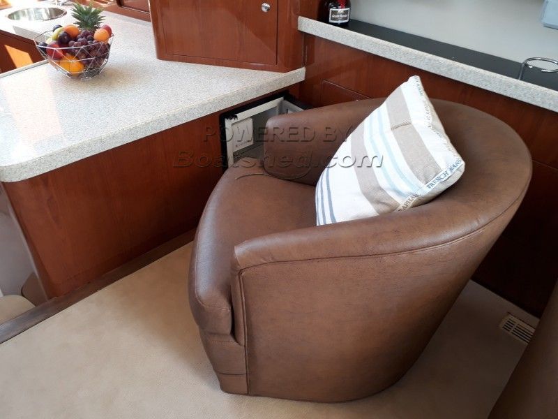 Regal 4080 Flybridge Sedan