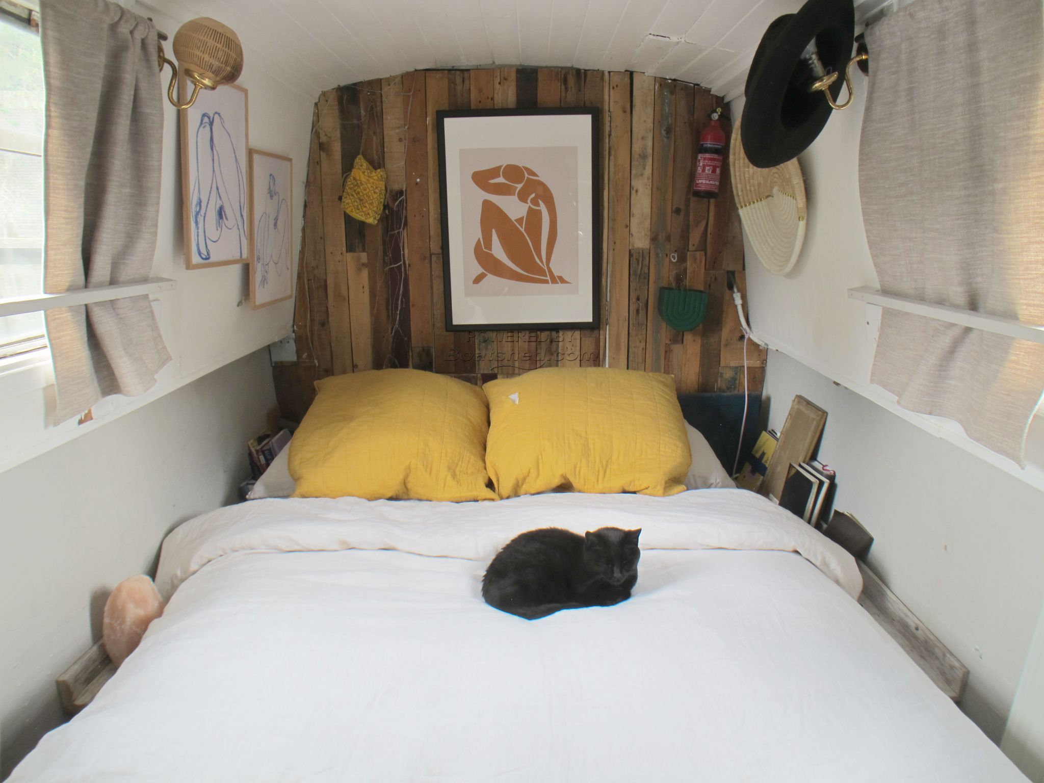 Narrowboat 60ft with London mooring